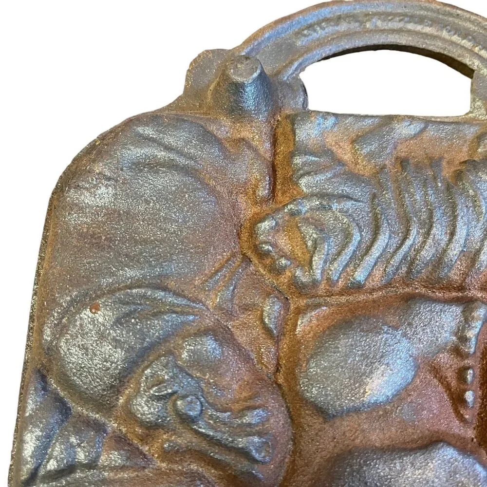 John Wright Cast Iron Wild Animal Puzzle Candy Mold Baking Pan Vintage 1984 Rust